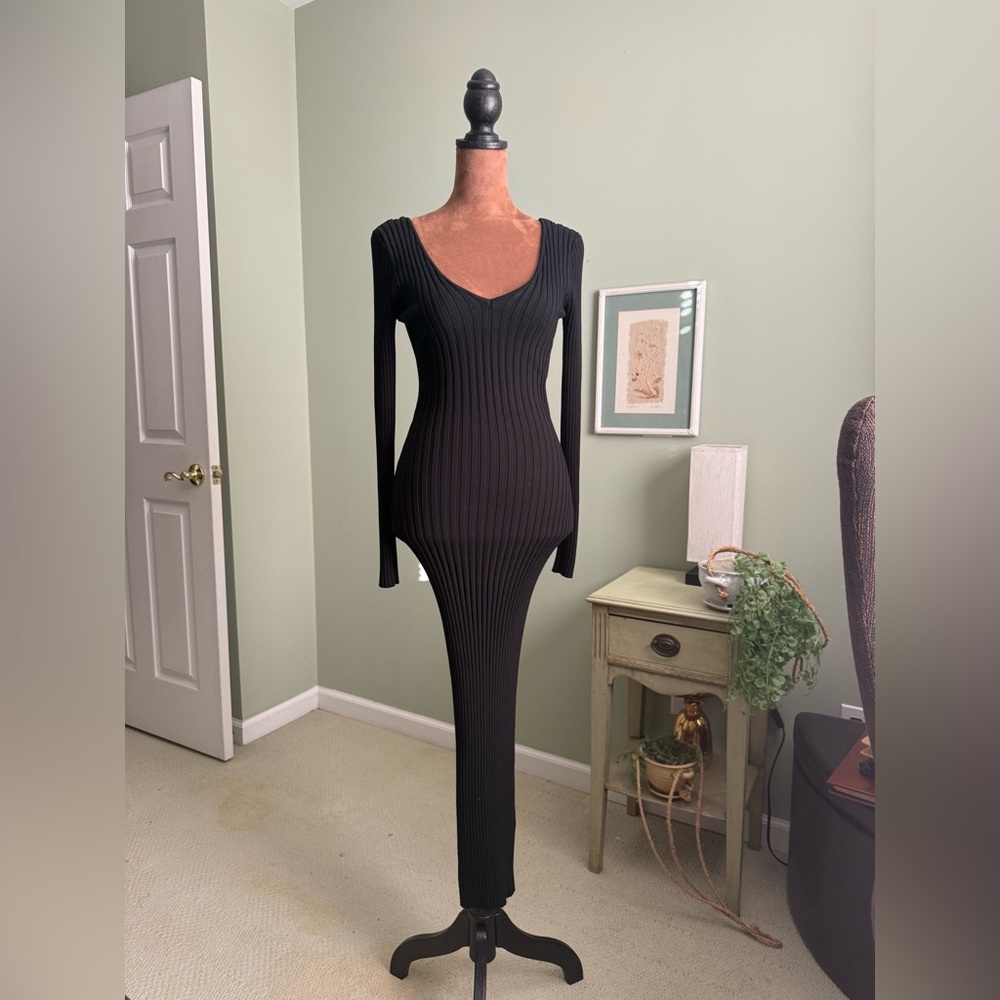 Hera Collection Black Rib Knit V Neck Long Sleeve Maxi Dress
